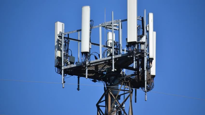 Tower firms eye 5G mid-band and small cells to boost 2023